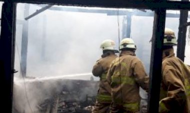 Tiga Rumah Petak di Pasar Sunton Cakung Ludes Terbakar