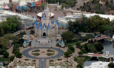 Disneyland Rumahkan 43 Ribu Karyawan