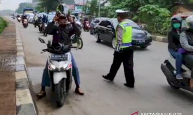Polisi Larang Pelanggar Lintas di Perbatasan Jakarta Timur, Harus Putar Balik Lagi!