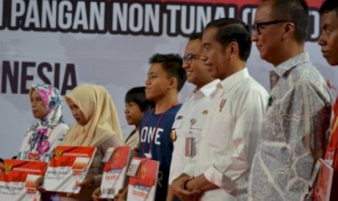 Anies Terbitkan Keputusan Gubernur Bansos Bagi 1.194.633 KK Terdampak COVID-19