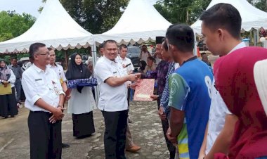 Bupati Bungo, BPN & Kadis Kop UKM Bagikan Sertifikat Tanah Bagi UKM