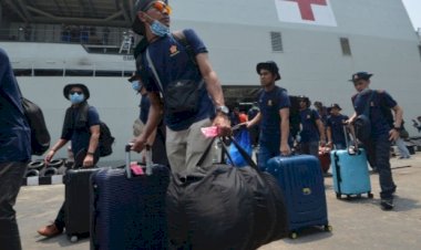 359 ABK MV Explorer Dream dari Luar Negeri Berlabuh di Pelabuhan Tanjung Priok