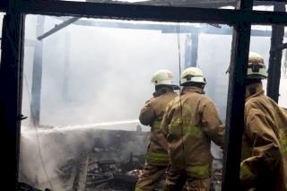 Tiga Rumah Petak di Pasar Sunton Cakung Ludes Terbakar