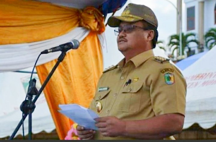 Bupati Aptripel Dimakamkan Gunakan Protokol COVID-19