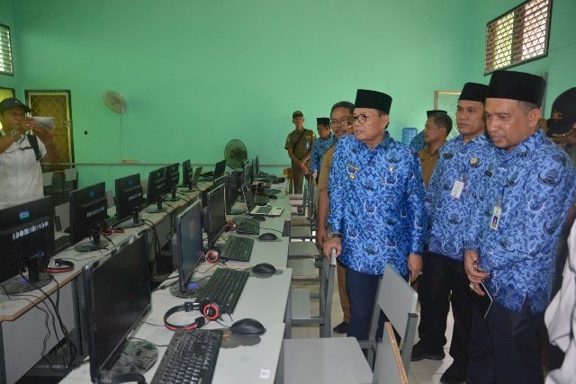 Tinjau Pelaksanaan UNBK, Fachrori Doakan Siswa/I Lulus dengan Baik