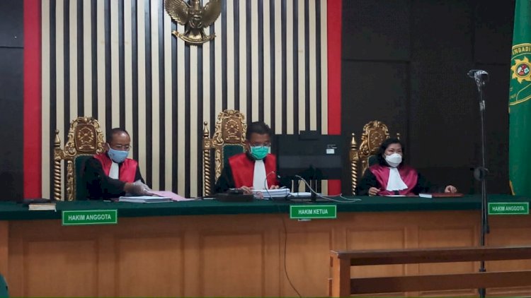BREAKINGNEWS! Hakim PN Tipikor Jambi Vonis Sufardi, Elhelwi & Gusrizal 4,2 Tahun Penjara