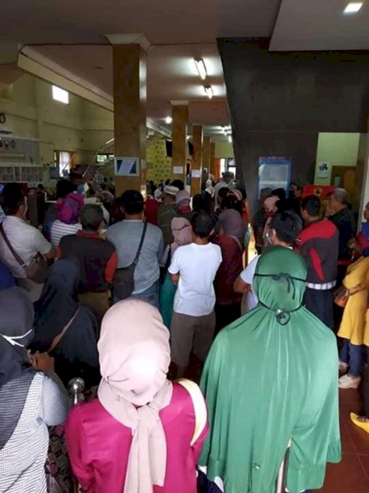 Meski dalam Kondisi Bahaya Corona, Penumpukan Massa Tetap Terjadi di Pelayanan Samsat Kota Jambi