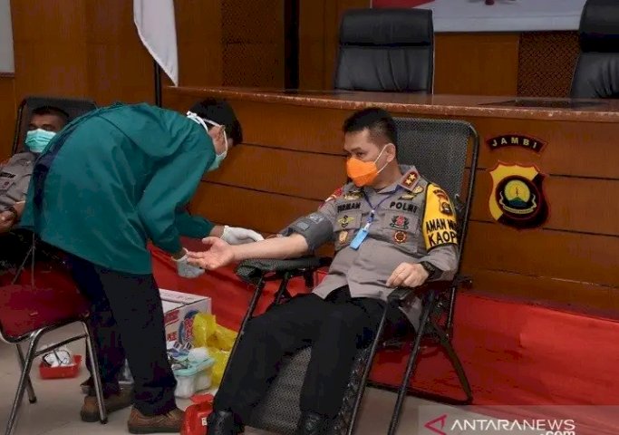 Kapolri Minta Anggota Donorkan Darah: Taati Protokol Kesehatan Jaga Jarak!