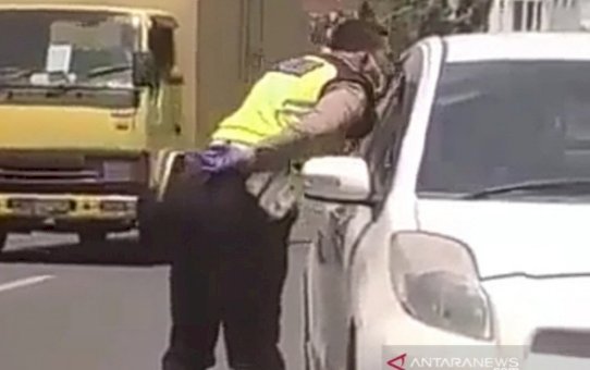 Viral Oknum Polisi Lalulintas Ini Ludahi Pengendara Mobil, Kapolres Pun Marah Besar: Kita Mutasi!