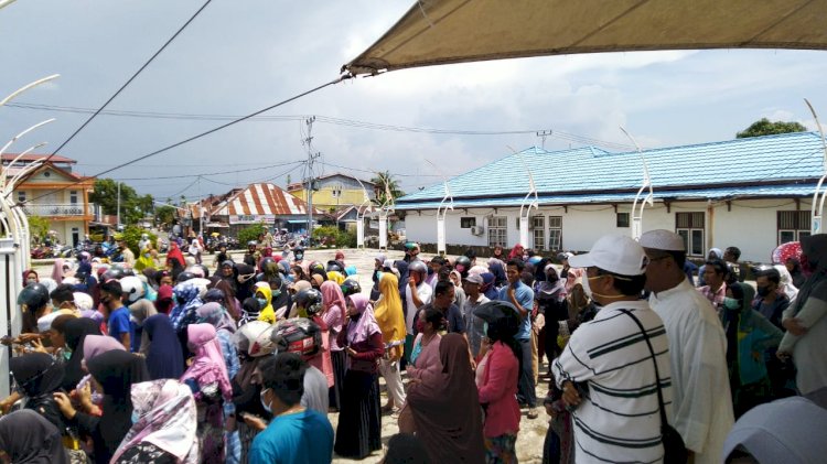 Masyarakat Membludak, Operasi Pasar di Tanjab Barat Ini Dibubarkan
