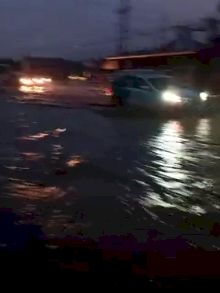 Diduga Drainase Buruk, Jalan di Kota Sungaipenuh Tergenang Air