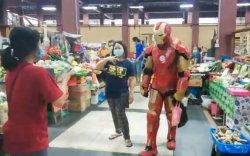 Wow! Iron Man Belanja Sembako di Pasar Jadi Viral