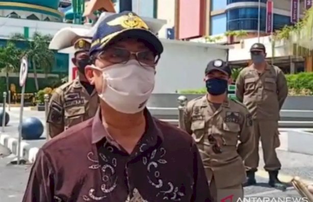 Satpol PP Siapkan Rotan Jika Anda Bandel Langgar PSBB!