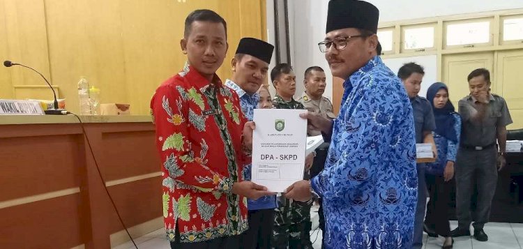 Wabup Serahkan DPA SKPD dan DPA PPKD Anggaran Tahun 2020