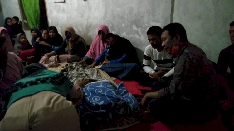 Dapat Kabar Warganya Tewas Tenggelam, Bupati Romi langsung ke Rumah Duka