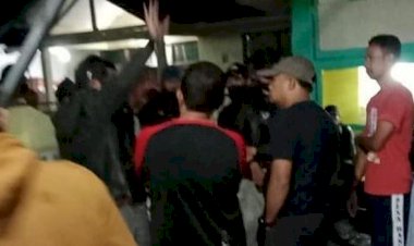 Heboh YouTuber Bandung Prank Bagi 'Makanan' Sampah ke Waria, Warga Geruduk Pelaku