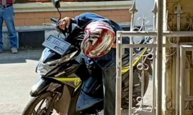 Viral! Pengemudi Motor Terkulai dan Meninggal, Begini Kata Pejabat Setempat