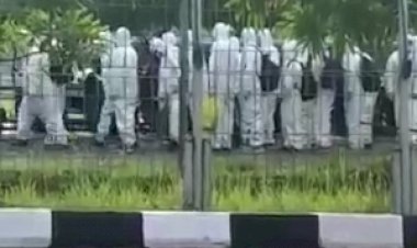 Viral Ratusan TKA Pulang ke China dari Sumsel Gunakan Hazmat