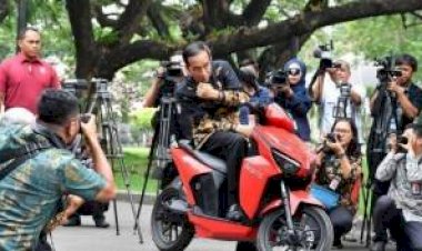 Siapa Muhammad Nuh yang Berani Prank Lelang Motor Listrik Bertandatangan Jokowi?