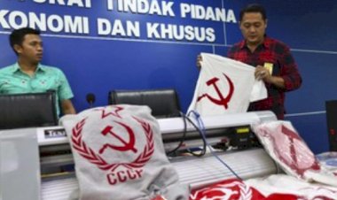 Jual Kaos Lambang Palu Arit Lewat Online Pria Ini Diringkus Mabes Polri