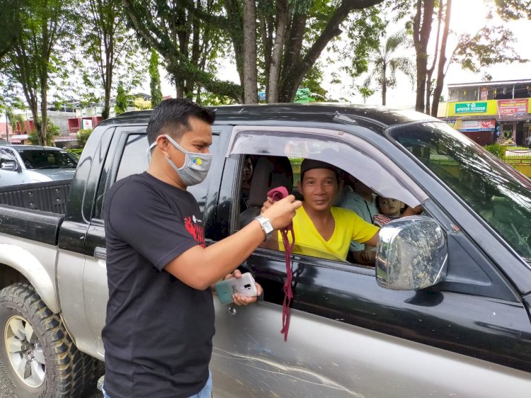 Tunjukkan Kepedulian, PT HAN Merangin Bagikan Masker ke Pengguna Jalan