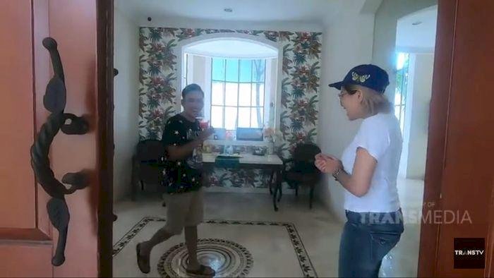 Acapkali Pamer Kekayaannya, Nikita Mirzani Melongo Lihat Rumah Ruben Onsu: Beneran Nih Rumahnya?