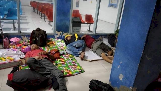 Puluhan Warga Gorontalo terlantar di Pelabuhan Ternate Sudah Dua Hari