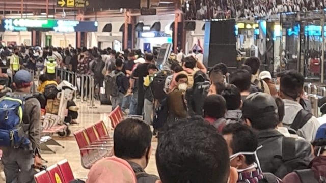 Kepadatan Penumpang di Soetta, Ombudsman: Jadi Larangan Mudik itu Sudahlah Buang ke Laut Saja!