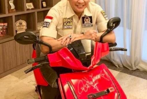 Ketua MPR Sebut Motor Listrik Bertanda Tangan Jokowi Dilelang Konser Virtual Bimbo