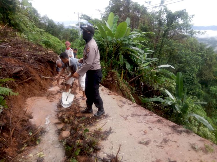 Diterjang Longsor, Akses Jalan Batangasai Putus