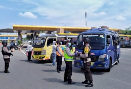 Duh! 102 Kendaraan Pemudik diminta Putar Balik di GT Cileunyi