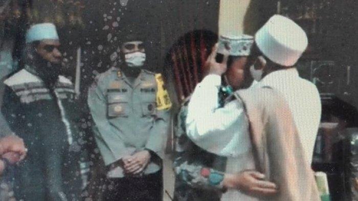 Momen Mengharukan Usai Minta Maaf pada Habib Umar Assegaf, Asmadi Satpol PP Surabaya Diganjar Hadiah Umroh