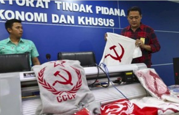 Jual Kaos Lambang Palu Arit Lewat Online Pria Ini Diringkus Mabes Polri