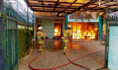 Rumah Terbakar di Kramat Jati, 11 Armada Damkar Turun Padamkan Api