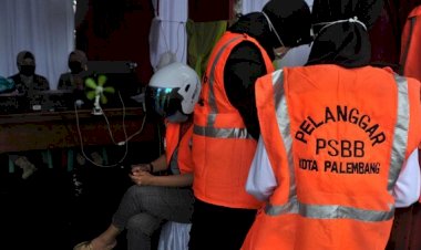 Viral Pelanggar PSBB Jijik Saat Sapu Jalan, Begini Kisahnya