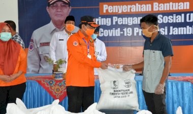 Gubernur Fachrori Salurkan Bantuan JOSS COVID-19 di Tanjab Timur