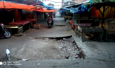 Miris, Jalan di Pasar Tanggaraja Ilir Tanjab Barat Ambruk