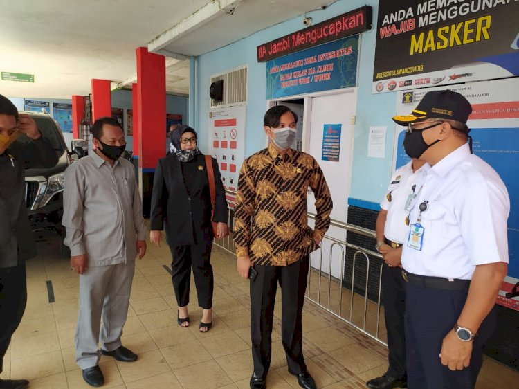 Ketua DPRD Provinsi Jambi Bersama Komisi 1 Sambangi Warga Binaan dan Cek Fasilitas Lapas IIA Jambi