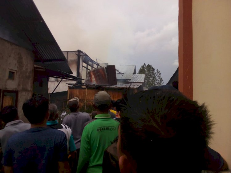 Heboh, 2 Rumah di Pondokberingin Kerinci Terbakar