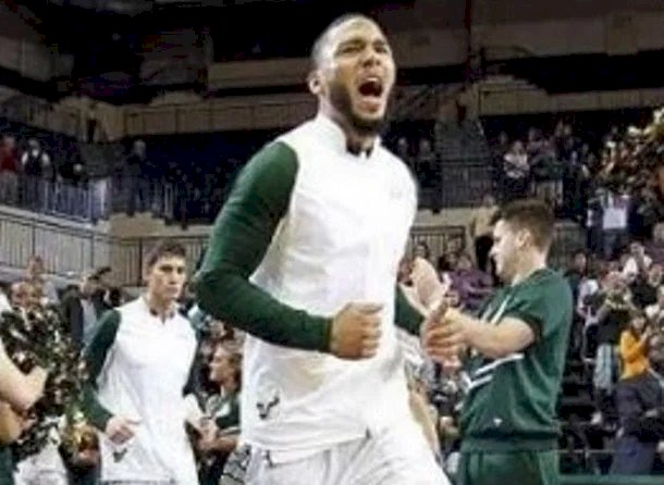 Viral Pebasket asal Amerika Lari Jingkrak-jingkrak Lantaran Masjid Kembali Dibuka