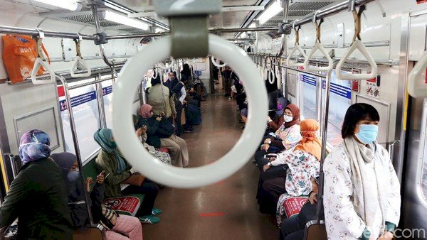 Viral! Penumpang KRL Ketiduran dan Terkunci di Gerbong, Sempat Telpon Call Center KCI Tapi Tak Dijawab