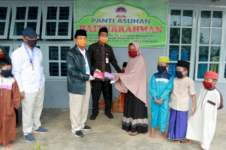 Gubernur Salurkan Bantuan untuk Anak Yatim di Panti Asuhan Baiturahman