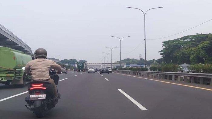 Viral Pemotor Ngebut Masuk Tol Jagorawi, Pengunggah: Masa Boxer Kalah Sama PCX?