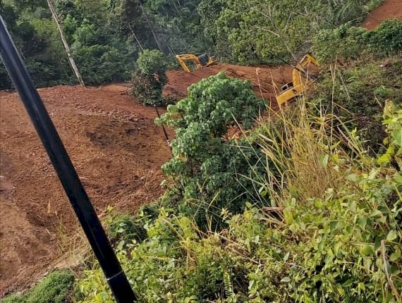 Hati-hati, Jalan Kerinci-Bangko Longsor, Petugas Berlakukan Buka Tutup