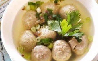 Hiii! Viral Tukang Bakso Ini Terekam CCTV Ludahi Mangkok Konsumen