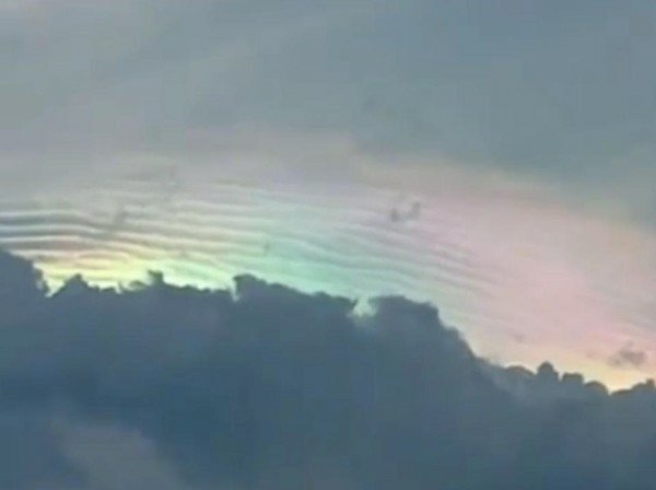 Viral Penampakan Warna-warni di Langit Medan Sebelum Hujan
