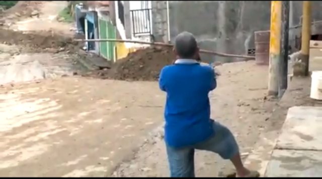 Detik-detik Jalan & Rumah Longsor Masuk Jurang di Palopo, Begini Faktanya...