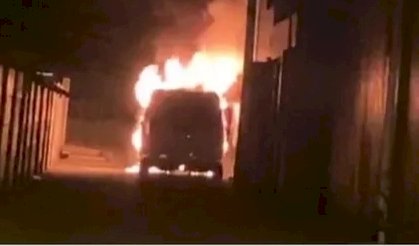 Mobil Toyota Alphard Via Vallen yang Diduga Dibakar Orang di Depan Rumahnya