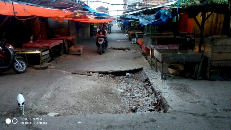 Miris, Jalan di Pasar Tanggaraja Ilir Tanjab Barat Ambruk