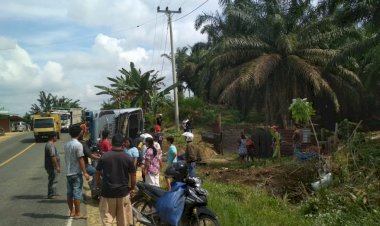 Bus Terguling di Muarojambi, Puluhan Penumpang Dilarikan ke Rumah Sakit